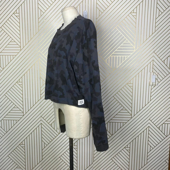 SoulCycle Casey Cropped Camo Print Sweatshirt Black Gray Size US Large - Picture 5 of 12